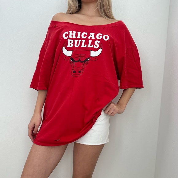 Chicago Bulls Destroyed off the shoulder Tee - Picture 2 of 9